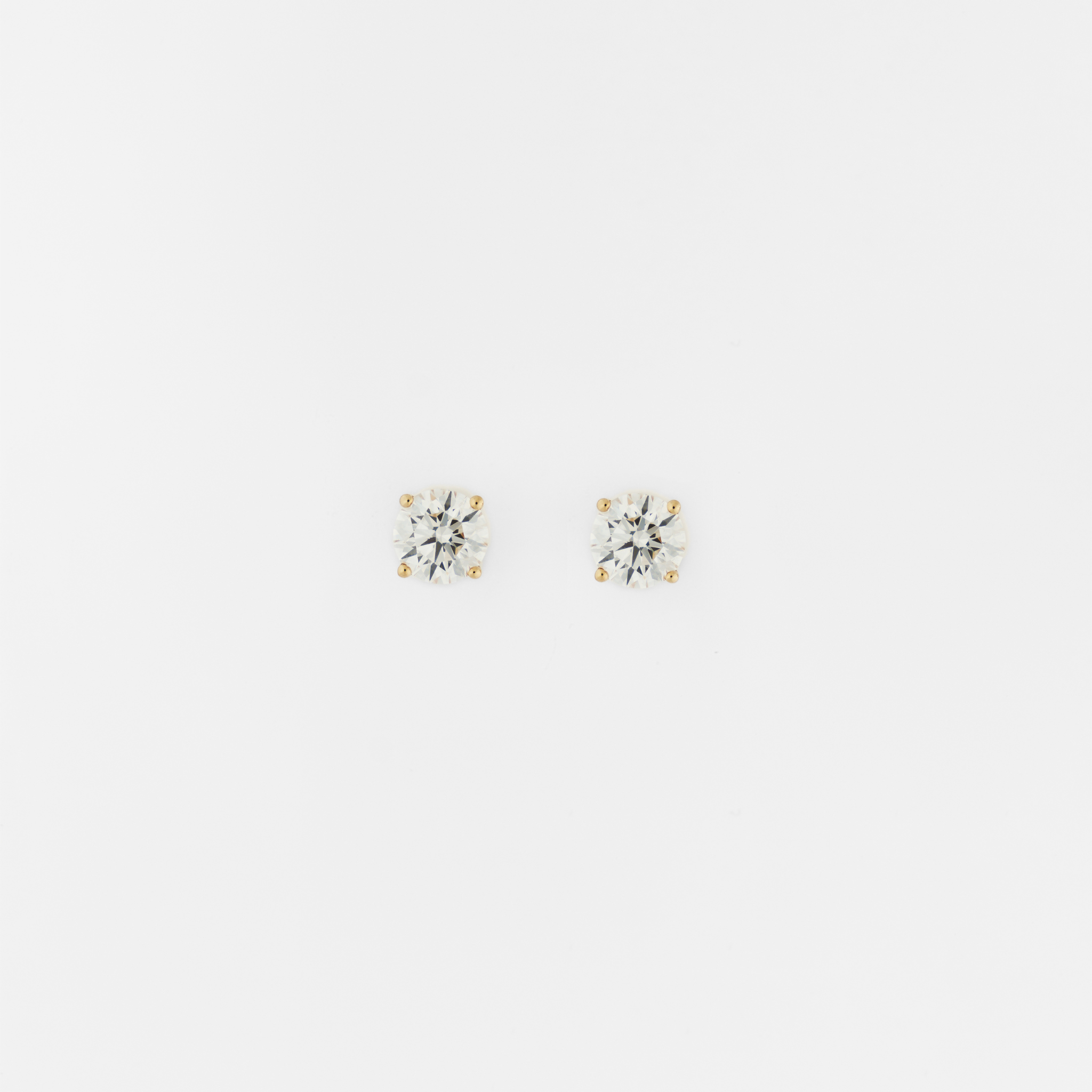Lueur Diamond Stud Earrings