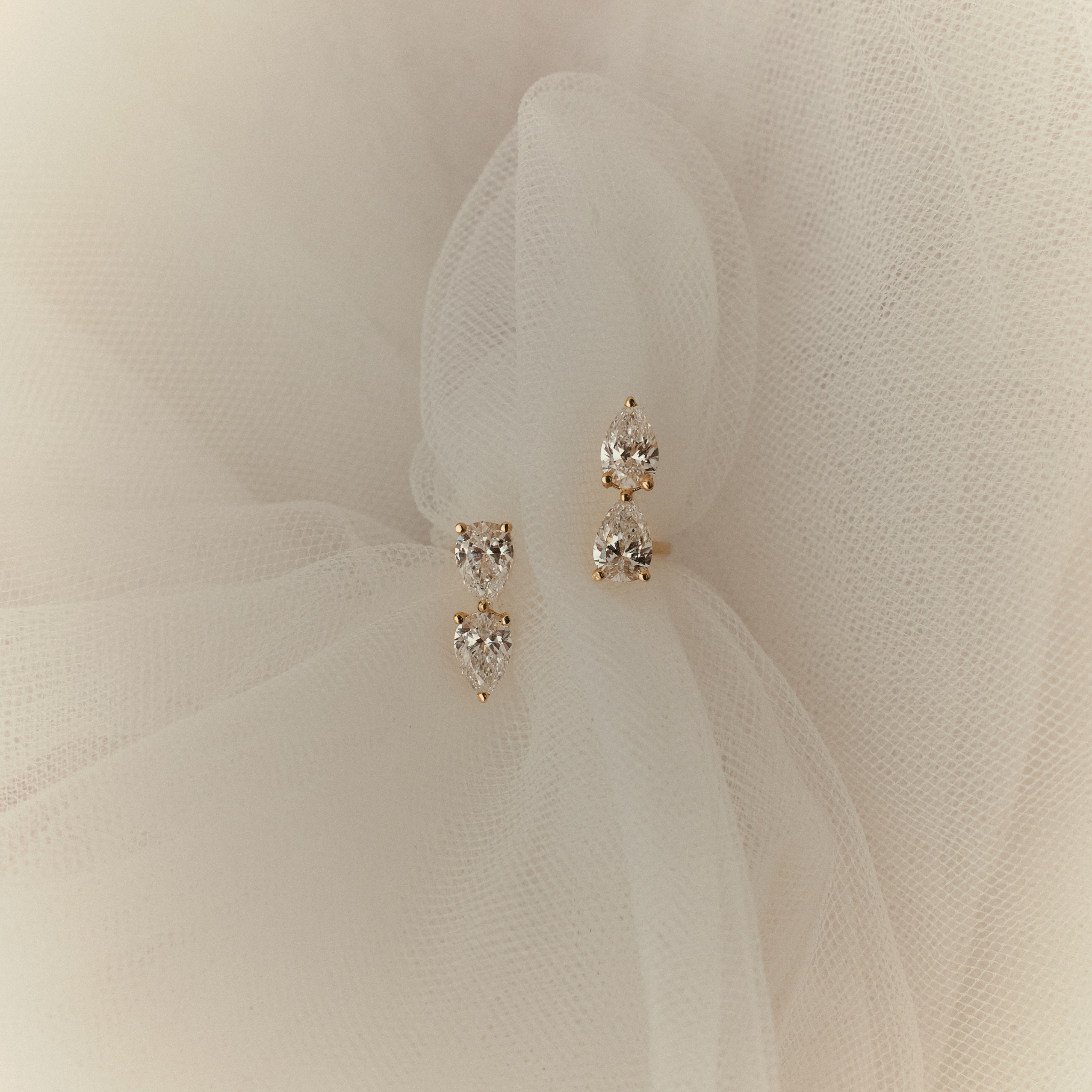Floating Lab Grown Diamond Ring by Zaerine